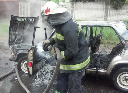 В Харькове на ходу загорелся автомобиль (ФОТО)