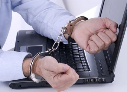 За обманутого покупателя – месяц тюрьмы: суд вынес приговор интернет-мошеннику