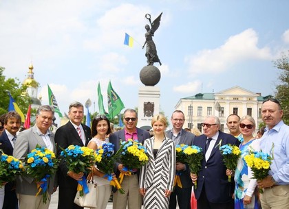 Юлия Светличная и депутаты Конгресса региональных властей СЕ приняли участие в праздновании Дня Конституции Украины
