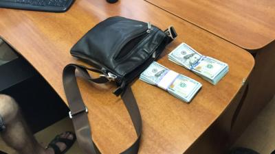 На «Гоптовке» украинец пытался незаконно ввезти доллары (ФОТО)