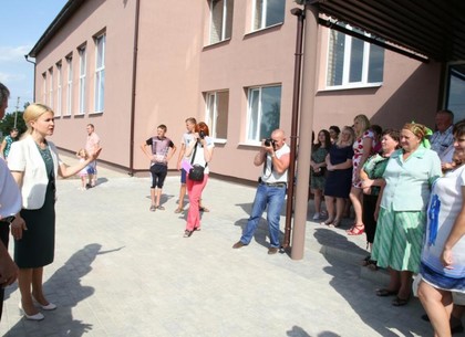 С сентября ученики двух сел Золочевщины будут ходить в новую школу (ФОТО)