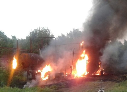 Крупный пожар на предприятии по перегонке нефтепродуктов под Харьковом  (ФОТО, ВИДЕО)