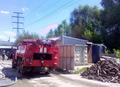 В Харькове горят частные склады: есть пострадавшие (ФОТО)