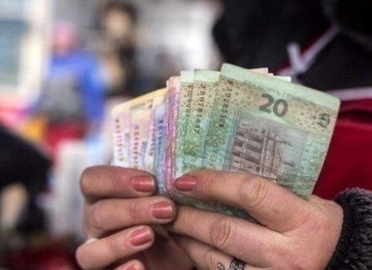 Средняя зарплата в Украине превысила 7 тысяч гривень - Гройсман
