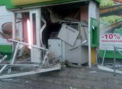 Ночью под Харьковом взорвали и ограбили банкомат (ФОТО)
