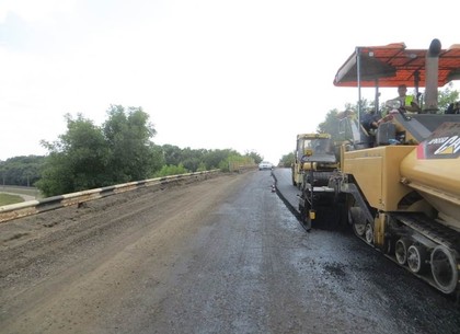 В ближайшее время отремонтируют дороги на направлениях в Волчанск, Изюм и Меловое
