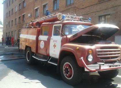Пожар в гостинице под Харьковом: спасатели эвакуировали постояльцев (ФОТО)
