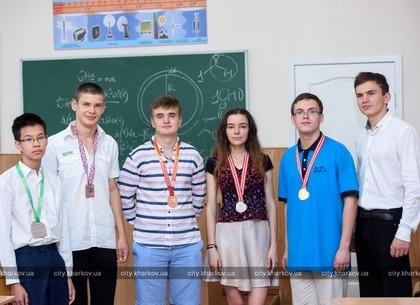 Харьковские школьники - победители международных олимпиад (ФОТО)