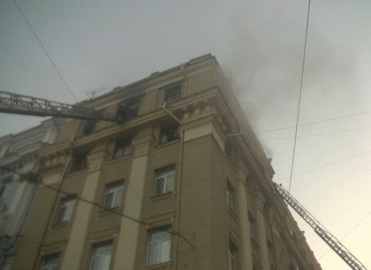 Пожар в центре Харькова: спасатели  эвакуировали 10 жителей (ВИДЕО, ФОТО)
