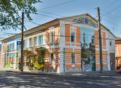 В центре Харькова появился мурал с изображением Успенского собора