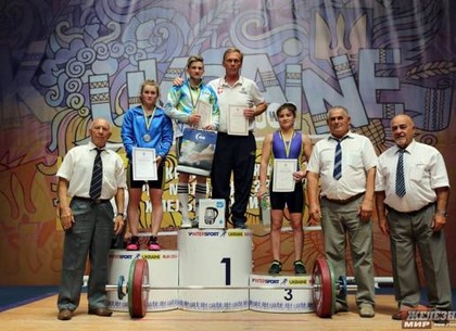 Харьковские тяжелоатлетки завоевали 4 медали чемпионата Украины