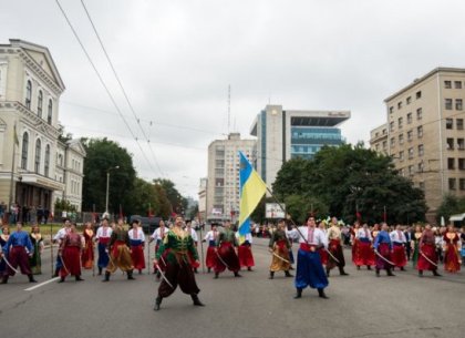 В Харькове торжественно подняли флаг Украины (ФОТО)
