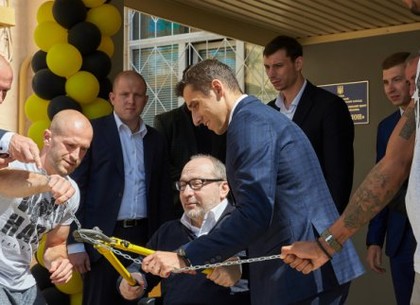 Геннадий Кернес открыл новый спортивный центр для детей