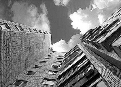 На проспекте Гагарина женщина шагнула с крыши 16-этажки