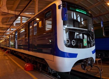 На «старой» линии харьковского метрополитена появился новый состав (ФОТО)