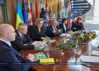 Шведскую делегацию ОБСЕ проинформировали о социально-экономической ситуации в Харькове (ФОТО)