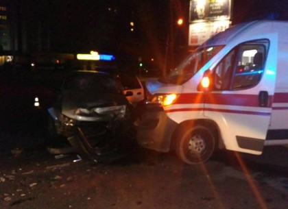 ДТП со скорой помощью на Салтовке: шесть пострадавших (ФОТО)