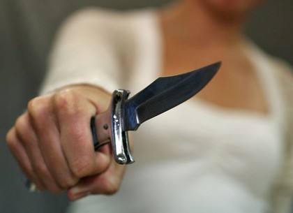 На Харьковщине женщина ударила сожителя ножом