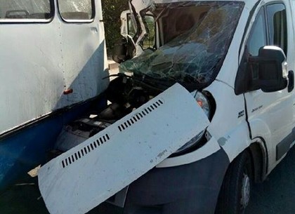 Микроавтобус врезался в троллейбус: пьяный водитель пытался сбежать