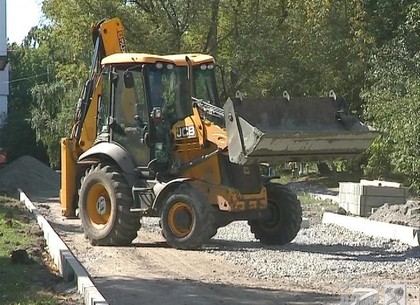 В Харькове ремонтируют подъездные дороги