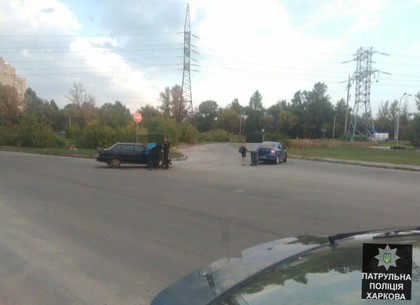 В Харькове столкнулись машины. Есть пострадавшие