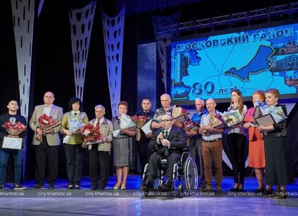 Геннадий Кернес поздравил с 80-летием Московский район Харькова