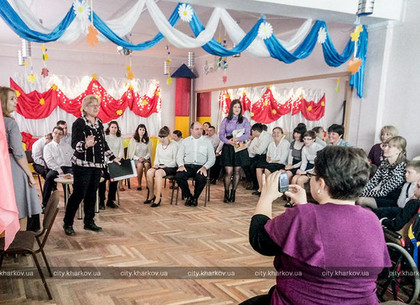 Воспитанники центра «Промінь» поздравили педагогов с Днем учителя (ФОТО)