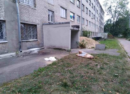 На Алексеевке парень выпрыгнул из окна пятого этажа (ФОТО)