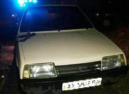 Пьяный водитель с вооруженным пассажиром разъезжали по Харькову на угнанных «Жигулях» (ФОТО)