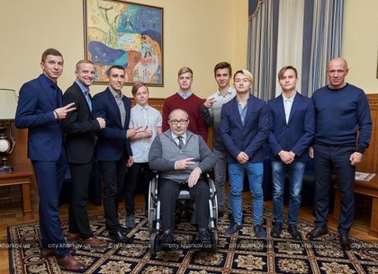 Геннадий Кернес встретился с юными победителями чемпионата Украины по воркауту (ФОТО)