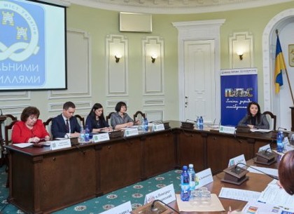 Представители различных городов Украины изучают работу харьковских «Прозрачных офисов»