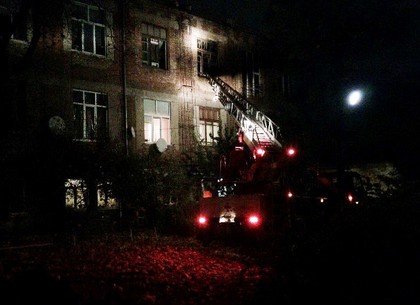На Руставели горел дом: спасатели эвакуировали 12 жителей (ФОТО)