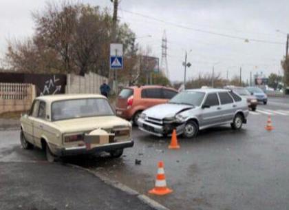На Салтовке столкнулись два ВАЗа: пострадал водитель (ФОТО)