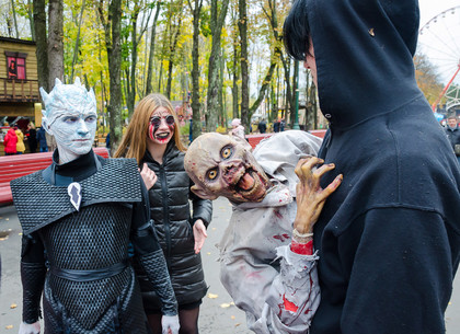 В парке Горького проходит фестиваль ZombieFest III