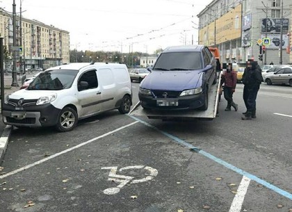 Харьковские патрульные призывают водителей парковаться правильно
