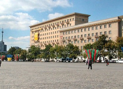 Движение на площади Свободы ограничено до марта