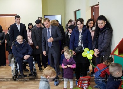 Кернес и Хомутынник открыли ещё один соцобъект в рамках программы «Возрождение Харькова»