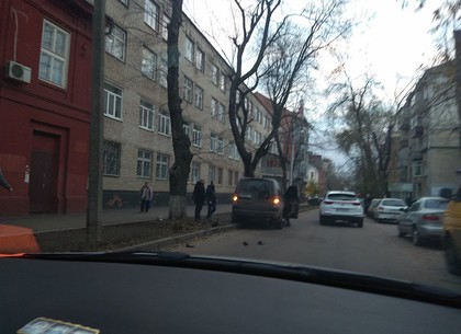 Внедорожник и легковушка столкнулись в центре Харькова (ФОТО)