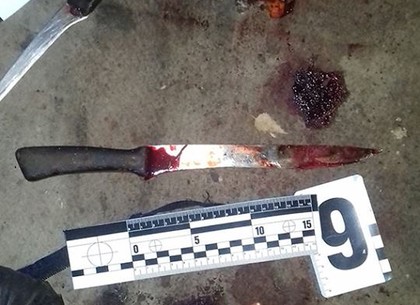 Под Харьковом мужчина приревновал собутыльника к жене и зарезал кухонным ножом