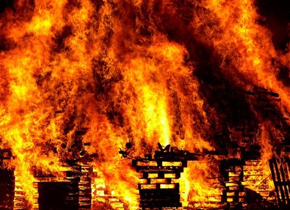 На пожаре под Харьковом сгорела мать двоих детей