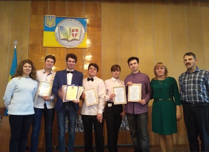 Харьковские школьники выиграли Всеукраинский турнир по физике