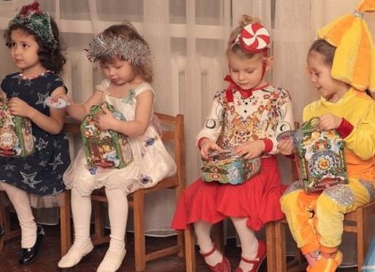 В Харькове более 100 тысяч детей получат подарки к Новому году