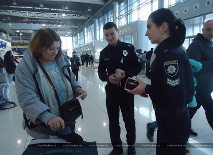 В харьковском аэропорту прошла акция против торговли людьми (ФОТО)