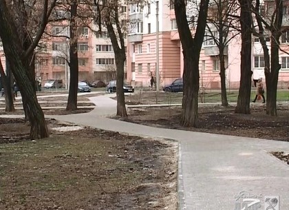 В Харькове продолжается благоустройство дворов