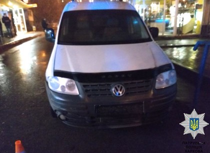 Пьяный водитель Volkswagen врезался в припаркованный ВАЗ