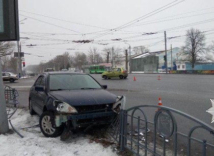 ДТП возле ХАЗа: автомобиль снес забор