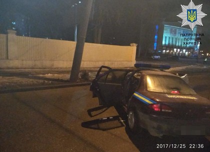 Автомобиль военной службы правопорядка врезался в столб (ФОТО)