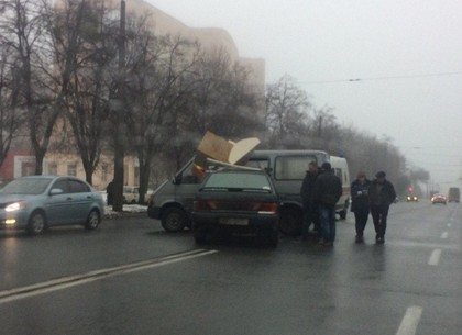 В столкновении с микроавтобусом пострадал пассажир ВАЗа (ФОТО)