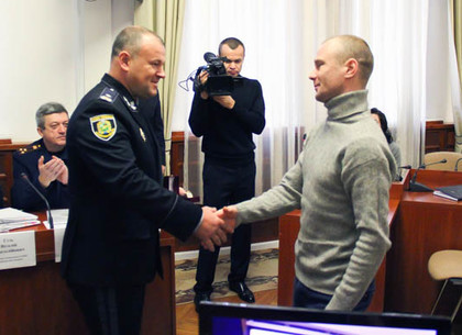 Четверо харьковчан получили награды за помощь в обезвреживании злоумышленника, который захватил отделение «Укрпочты» (ФОТО)