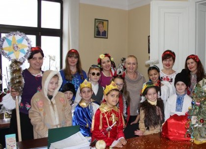 Дети из многодетных семей выступили с рождественским вертепом в Харькове